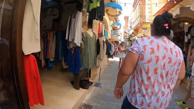 Прогулка по острову Крит в Греции.