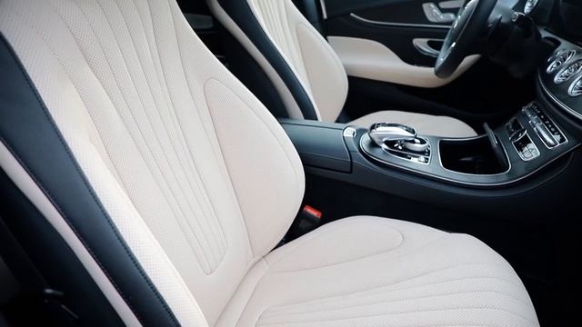 Mercedes-Benz CLS перетянули салон в белую фактурную кожу [БЕЛЫЙ САЛОН 2022]