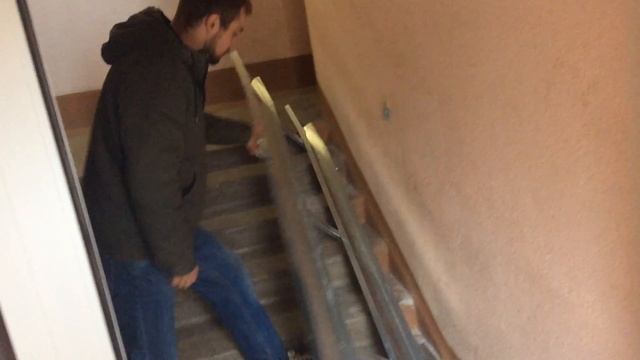 Откидной пандус в подъезде вид снизу