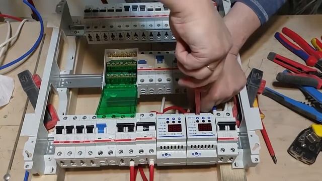 Монтаж и сборка электрощита.