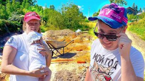 НЕ ДУМАЛ, ЧТО СПРАВЛЮСЬ ОДИН С КАРКАСОМ ФУНДАМЕНТА. ЖЕНА ДЕЛАЕТ ЗАГОТОВКИ НА ЗИМУ