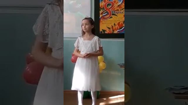 Моя подруга Влада очень хорошо знает английский потому что жила в Англии и очень круто поет😉 смотреть онлайн