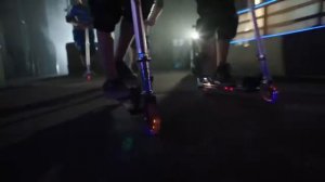Самокат с подсветкой и искрами Razor Spark 2.0
