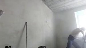 штробление с пылесом кирпичной стены.