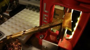 Вырубка газчеков для .357mag v2. Выход готовых вниз