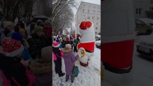 Мишка Топтыжка на празднике.
