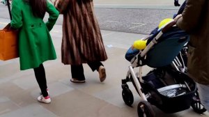 Уличная мода . Стритстайл в Лондоне . Как одеваются люди в Лондоне .