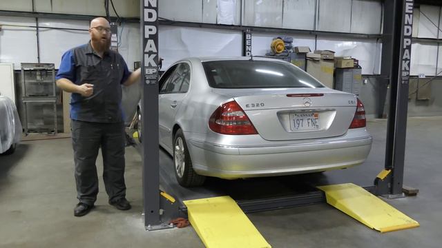 Not all repairs break the bank! The CAR WIZARD fixes this '06 Mercedes E320 CDI for under $500 смотреть онлайн