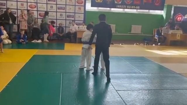 РИЁЗОВ Ахмад Таджик против русского маленький хищники смотреть онлайн