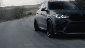 Над людьми руинами дымят. . .