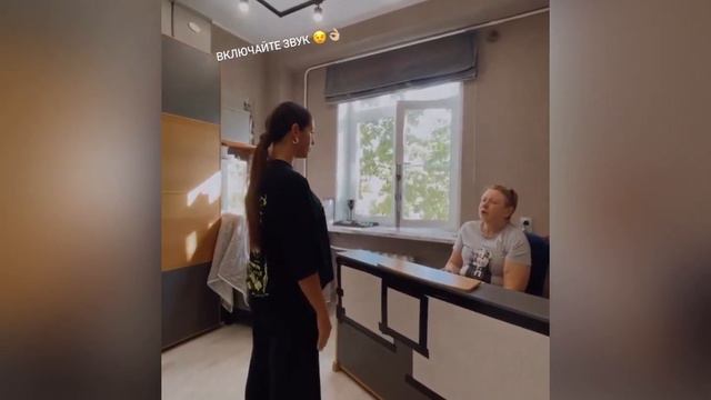 Нюша распевается на занятии по вокалу с педагогом (InstaStories, 18.06.22) смотреть онлайн