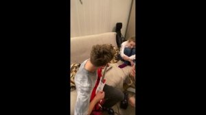 играем в игру "УНО", а еще на электро-гитаре Нирвану!