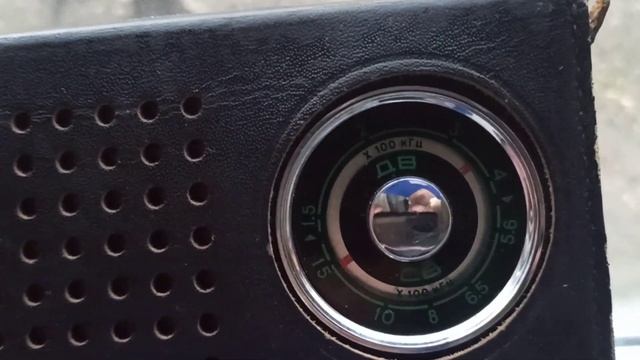 Приводной радиомаяк аэропорта на длинных волнах, ~350 кГц
