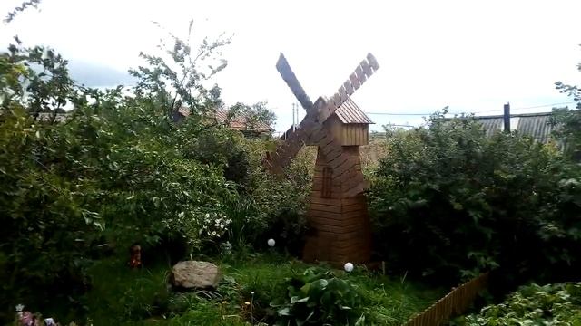 Декоративная мельница, сильный ветер ! смотреть онлайн