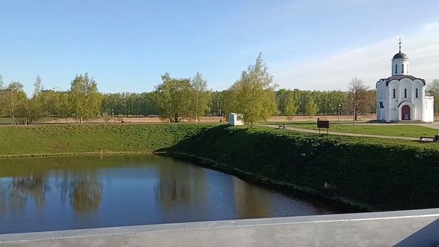 Обелиск Победы в Тверской столице на берегу набережной смотреть онлайн