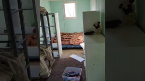 Дача из бытовок. Установили три бытовки на блоки. Делаем спальню и кухню