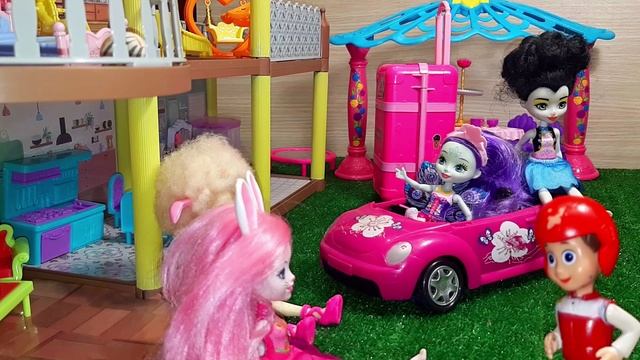 У кукол Enchantimals сломалась машина Мультик для детей