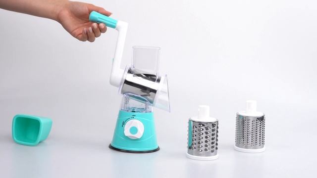 Видео обзор Ручная овощерезка для кухни с набором насадок смотреть онлайн