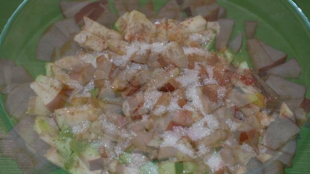 Яблочный штрудель из слоеного теста с добавлением корицы - самый простой рецепт яблочного рулета! смотреть онлайн