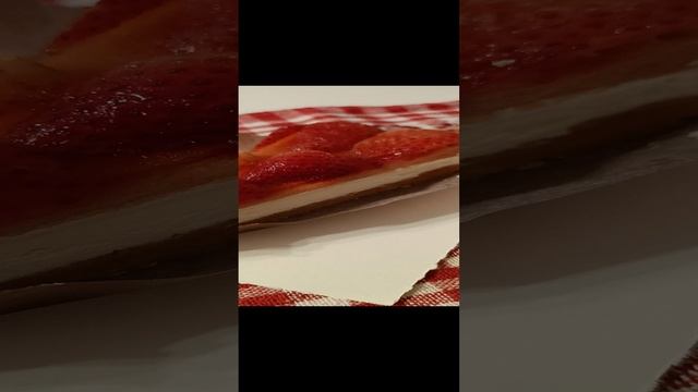 Две любимки, чизкейк с клубникой ? и кофе ☕
