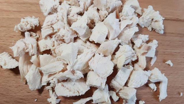 Салат из пекинской капусты с курицей и фетой