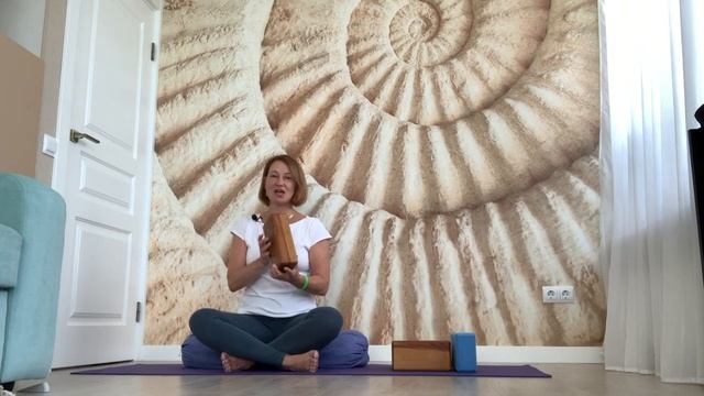 Оборудование для йоги. Что нужно для практики кроме коврика? смотреть онлайн