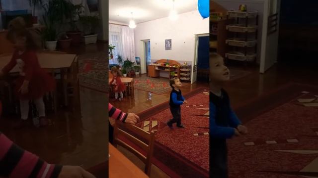 2 годика 4 месяца в яслях празднуем смотреть онлайн