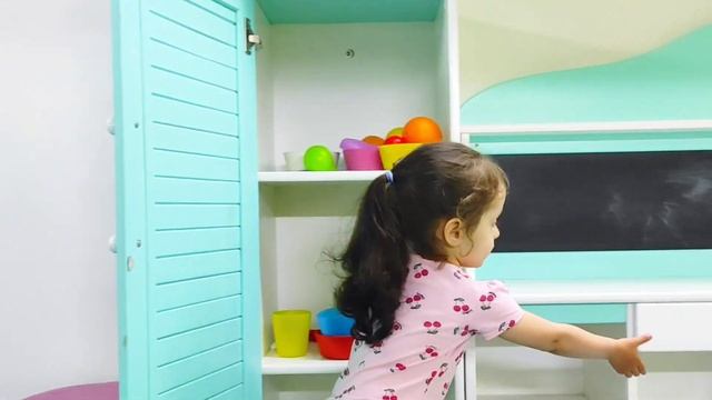 Милана гуляет на новой детской площадке