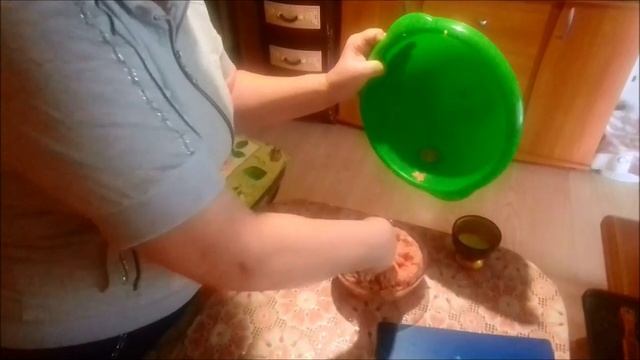 Беляши домашние , сочные на сковороде .