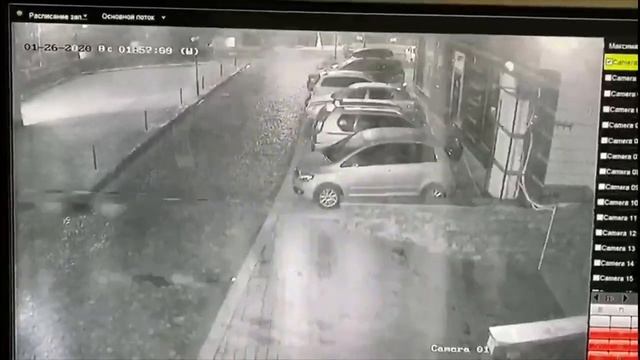 В Ужгороді камера спостереження зняла палія, який підпалив дипломату машину смотреть онлайн