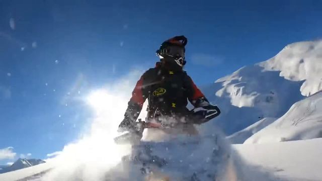 Пилим склоны. Архыз на снегоходах. Extreme Brothers смотреть онлайн