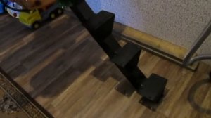 Лестница на второй этаж Косоур своими руками в каркасном доме.