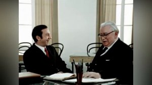 — Девушка, где тут дверь в аспирантуру?
— Выбирайте любую!