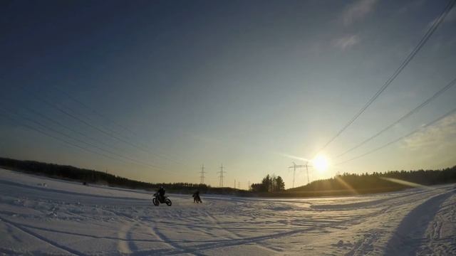 Мотокросс Тренировка на льду в поселке Большое Козино 3.12.16 смотреть онлайн