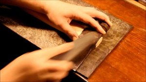 Как заточить топор без точила вручную.