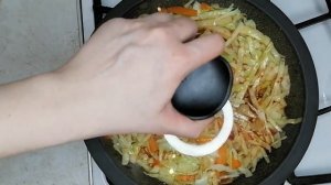 Тушёная капуста рецепт классический на сковороде с сосиской. Бигус.