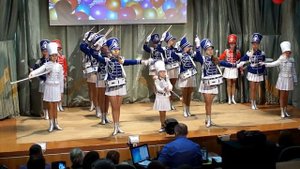 Парад барабанщиц.