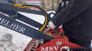 Работа погрузчиком Helffer MSV-112 (уборка снега)