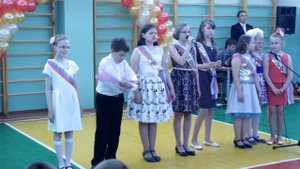 Волнительное прощание с первой учительницей.