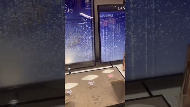 Чудесный парфюм «LANCÔME» на полочках в магазине «РИВ ГОШ» смотреть онлайн