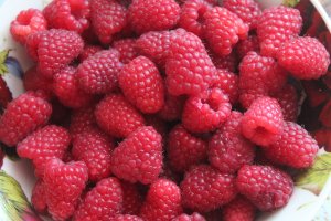 Осенняя подкормка малины.