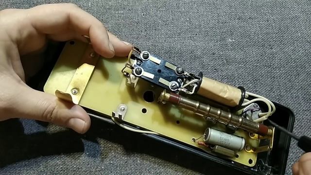 Лабораторный индикатор ионизирующих частиц