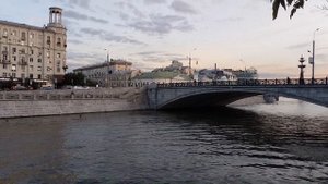Ira Finka – Август. Шары на парапете (автор - Ira Finka)