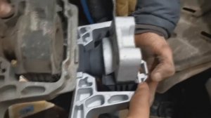 Как заменить гидроопору (подушку) форд фокус 2