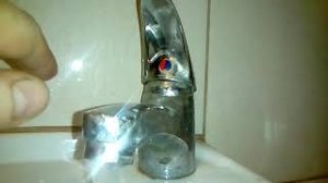 Как снять старый российский смеситель с мойки!