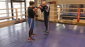 Бокс: Мощная двойка с уклоном