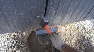 Засовы на ворота своими руками просто и надежно...