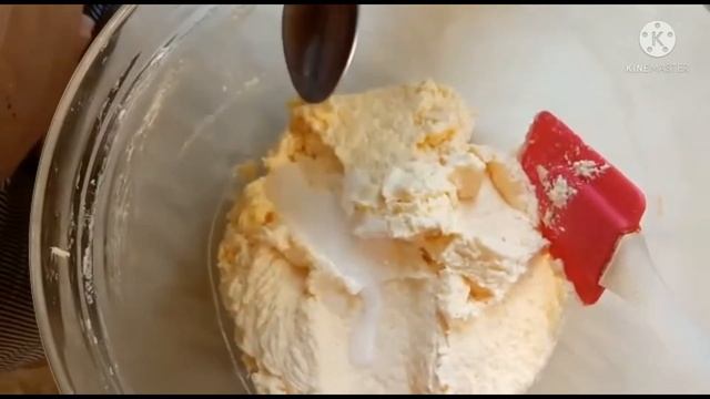Песочный рогалик в сахаре/времён СССР.
