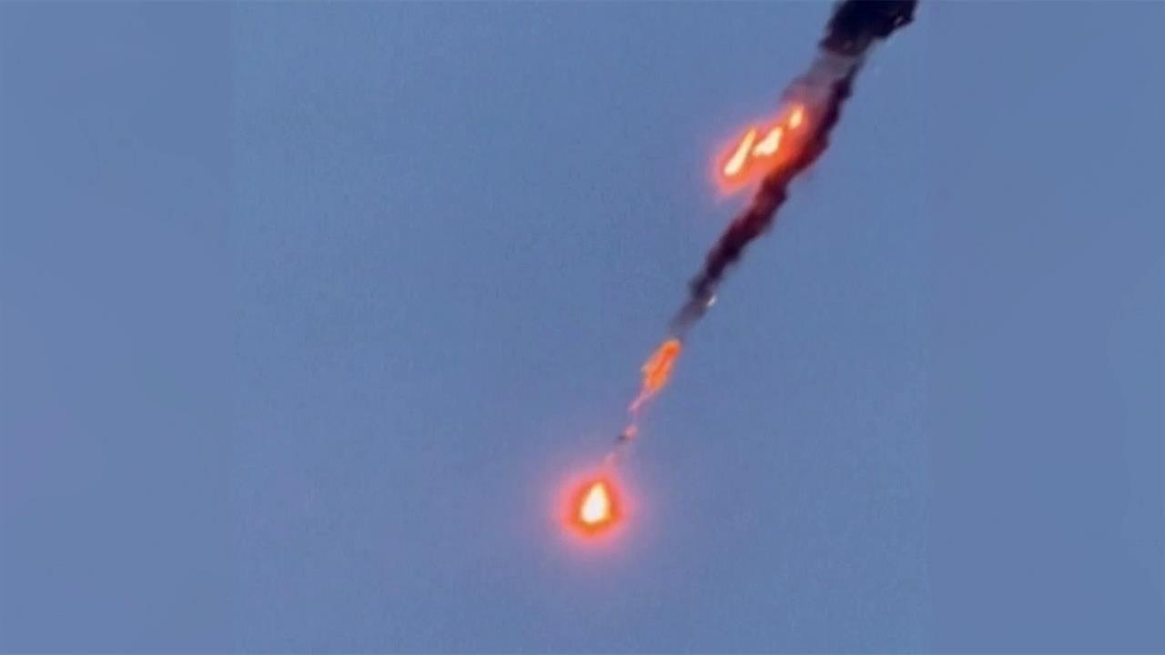 Жители Киева наблюдали за тем, как украинское ПВО охотилось за украинским же беспилотником.