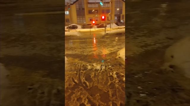 Как перейти этот пешеходный переход у 31 школы может есть у кого-нибудь лайфхак🧐